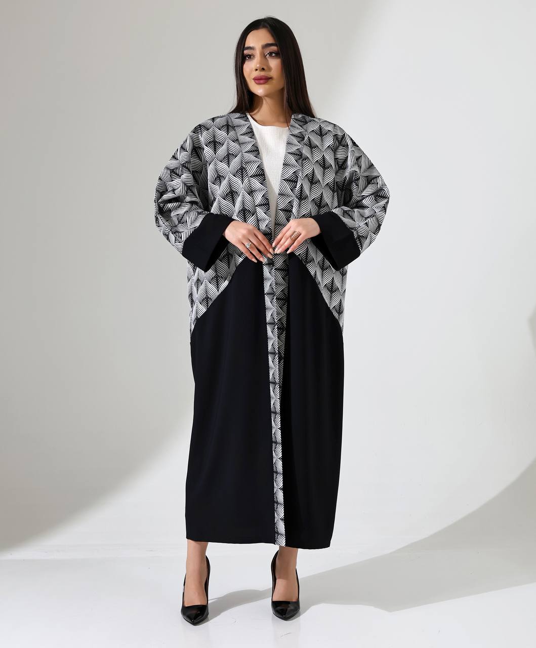 Striking Turkish Geometric Print Abaya in High-Contrast - 25151